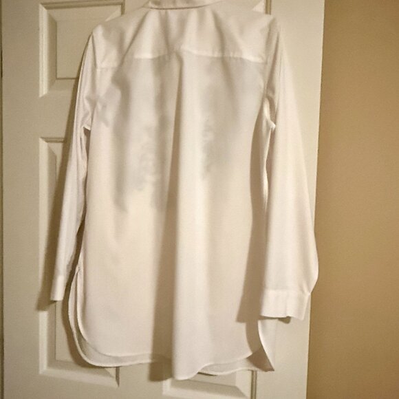 CHICO'S Cool Max All Season No Iron Tunic Shirt with black floral embroidery - Picture 4 of 5